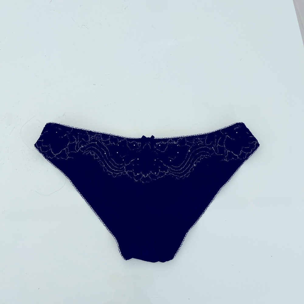 VICTORIAS SECRET Lace Cheeky Panty size D